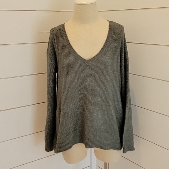 American Eagle Outfitters Sweaters - American Eagle Outfitters medium green v neck back zip sweater
